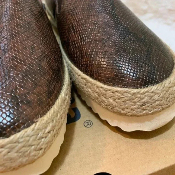 Electric Karma Women's Lola Chocolate Slip-on 9 - Picture 4 of 8